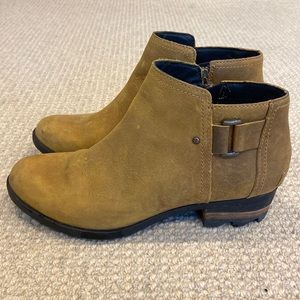 Sorel Lolla suede ankle booties